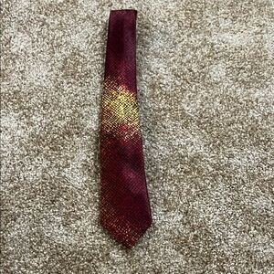Elegant Red and Gold Men's Tie